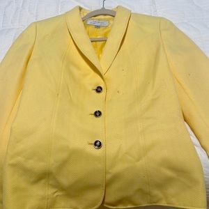 TAHARI yellow jacket black pants suit set size 8